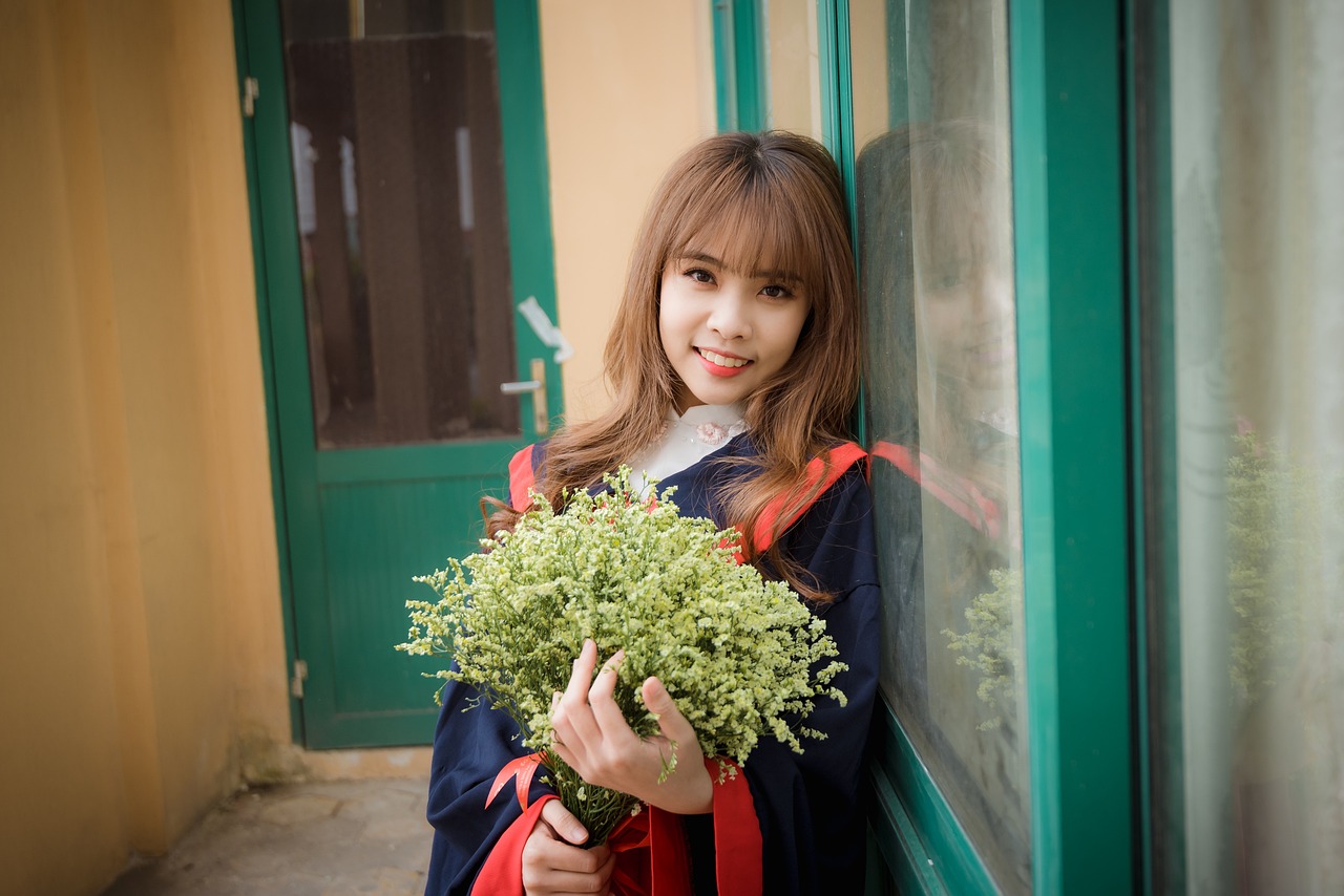 女大学生兼职现象，挑战与机遇并存的道路探索